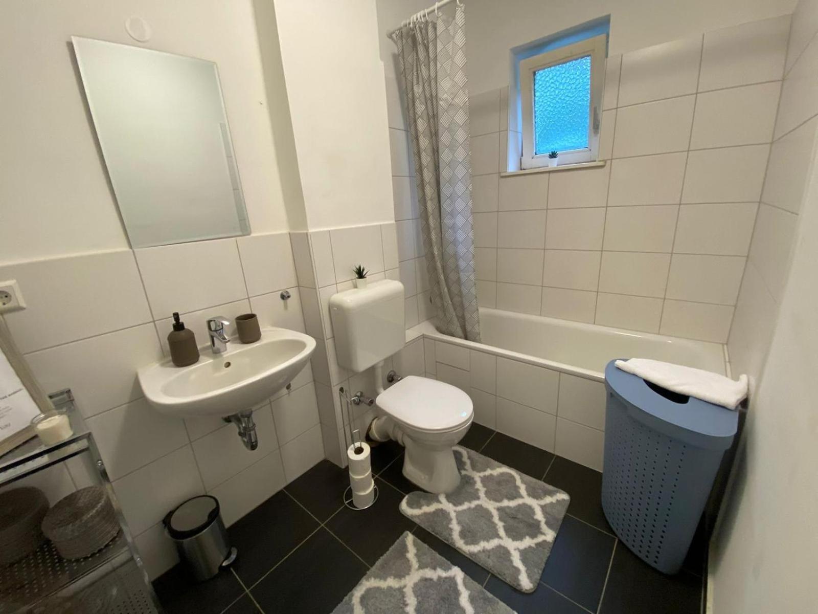 Zentrale 3-Zimmer Wohnung Mit Balkon - Perfekt Fuer Monteure Und Familien Neumünster Dış mekan fotoğraf