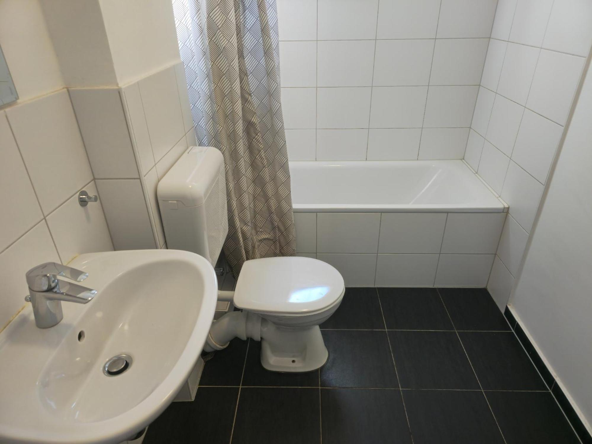 Zentrale 3-Zimmer Wohnung Mit Balkon - Perfekt Fuer Monteure Und Familien Neumünster Dış mekan fotoğraf